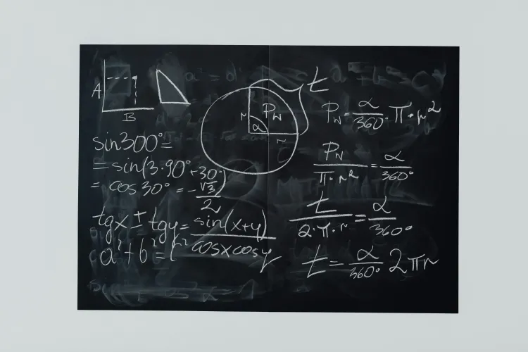 Įbrėžtiniai ir apibrėžtiniai daugiakampiai, apie trikampį apibrėžto ir į trikampį įbrėžto apskritimo centrai, formulių S=rp, S=abc/4R, a/sin⁡A =b/sin⁡