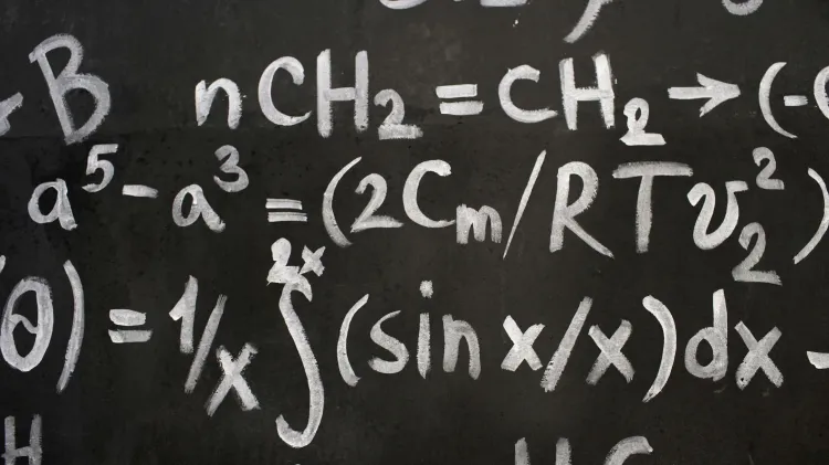 Pagrindinės trigonometrinės funkcijos 𝑓(𝑥) = sin 𝑥, 𝑓(𝑥) = cos 𝑥, 𝑓(𝑥) = tg 𝑥. Sinusoidės, kosinusoidės ir tangentoidės grafikų eskizai.